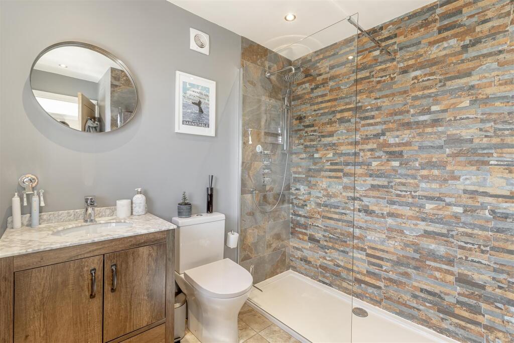 Master Bedroom Ensuite.jpg