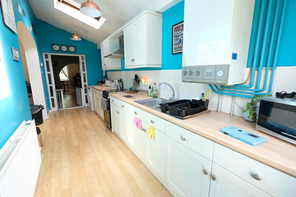 KITCHEN/BREAKFAST