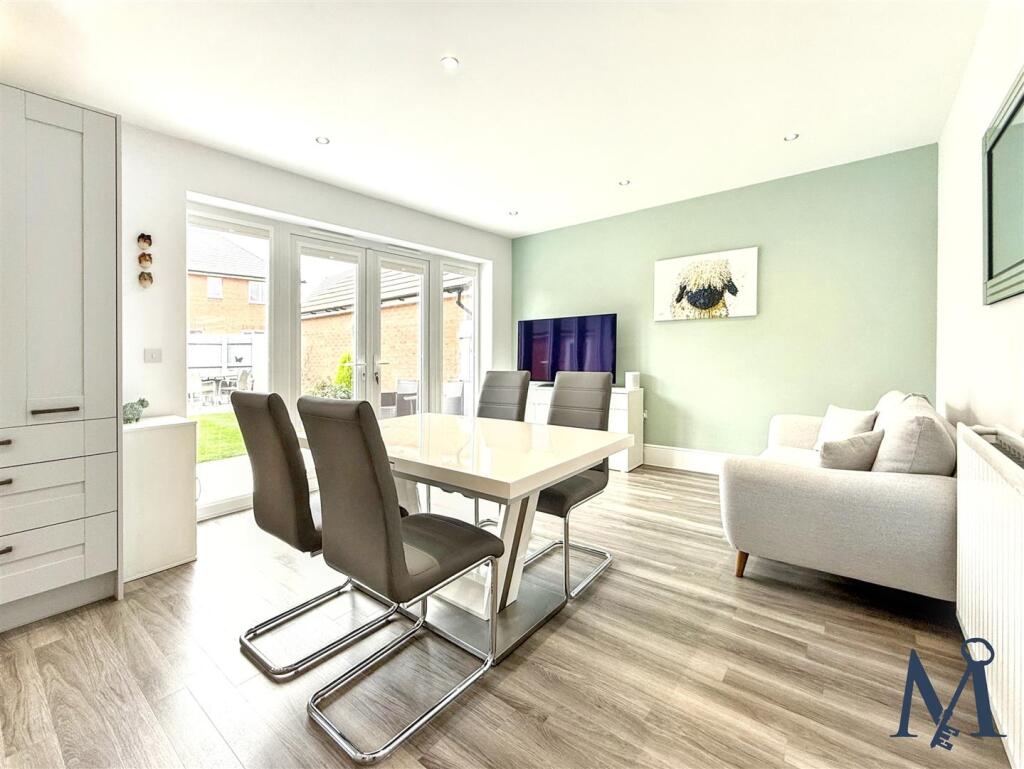 Kitchen / Living / Diner