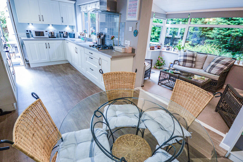 Kitchen/Breakfast...