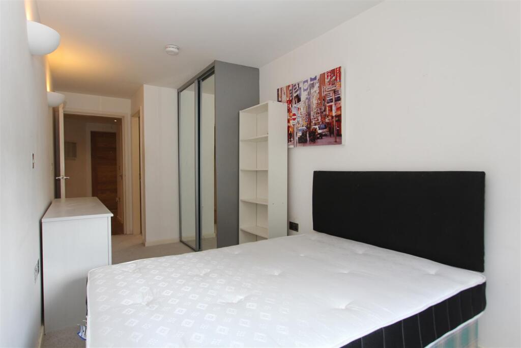 Bed1.JPG