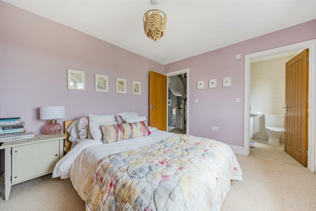 Guest Bedroom / En Suite 2