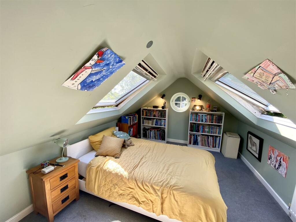 BEDROOM 5