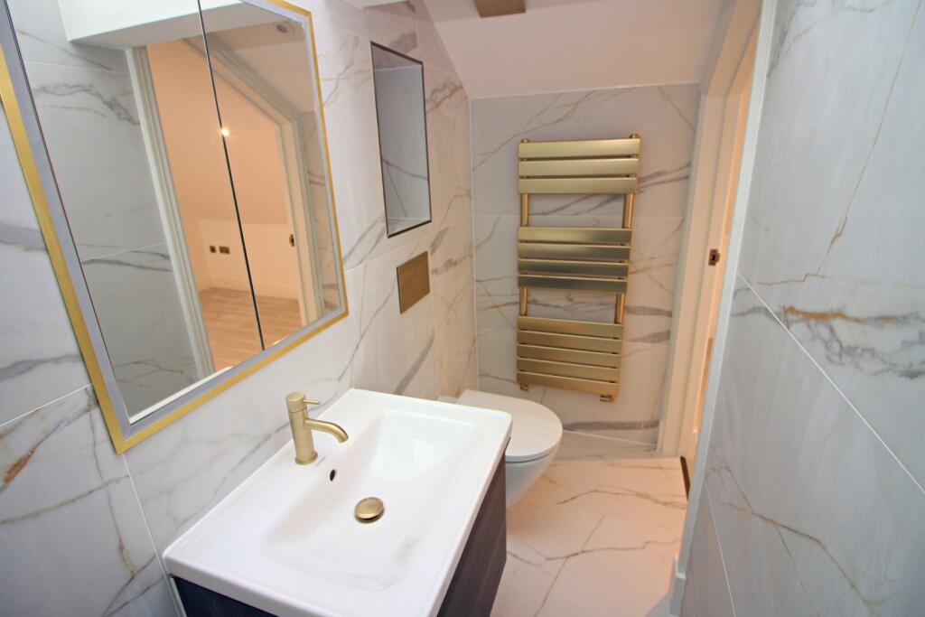 Ensuite Wet Room and WC