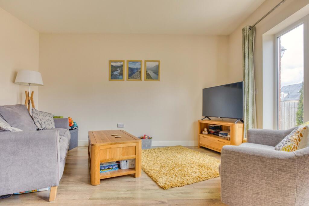 Ewemove Taunton Quartly Drive 16