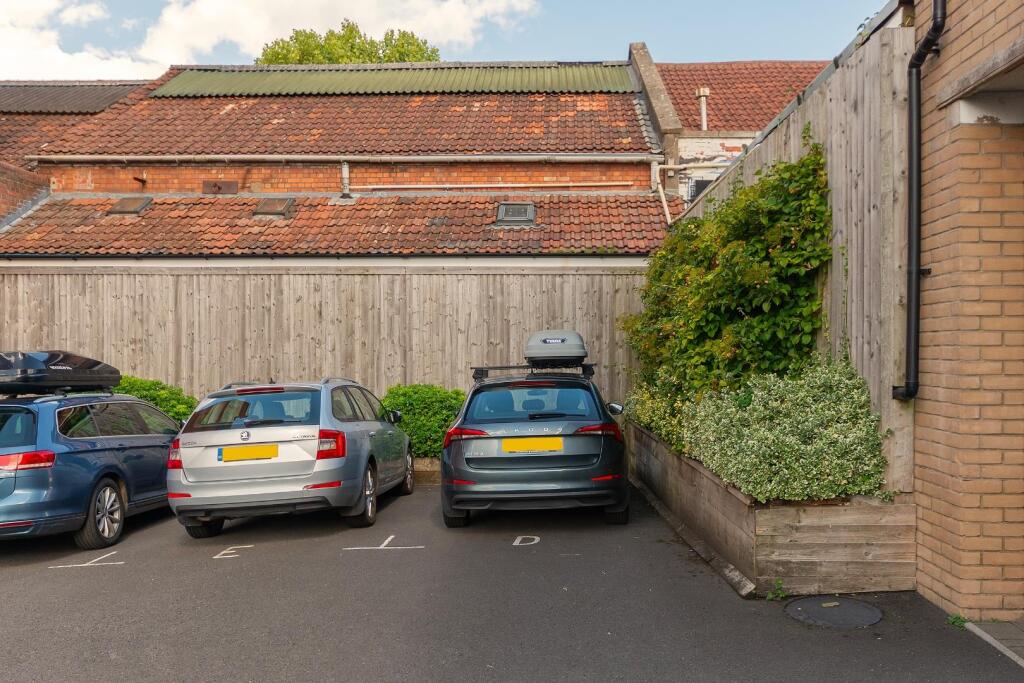 0S7FRBR - Parking A.jpg