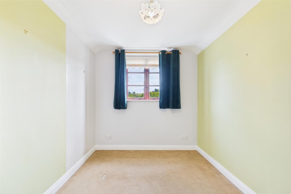 CAM04201G0-PR0080-STILL026