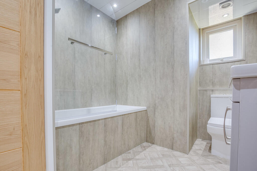 Bathroom 1.2