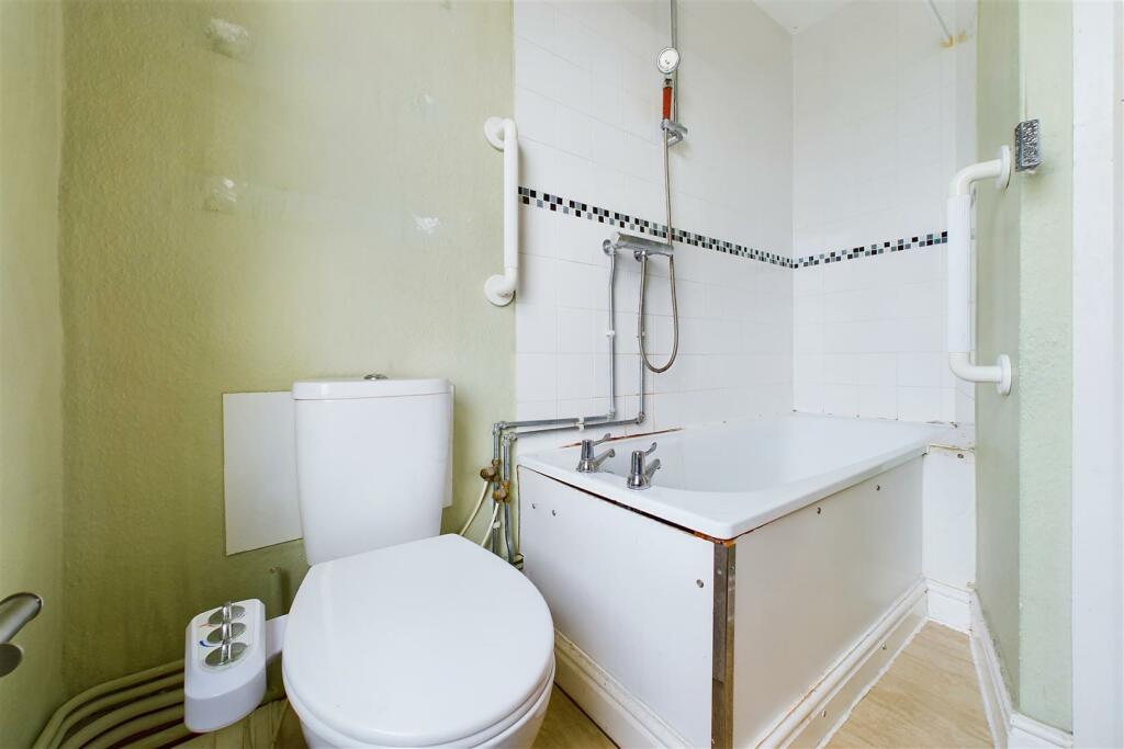 Flat 4, 41 Redland Road, Bristol BS6 6AG | Leaseho