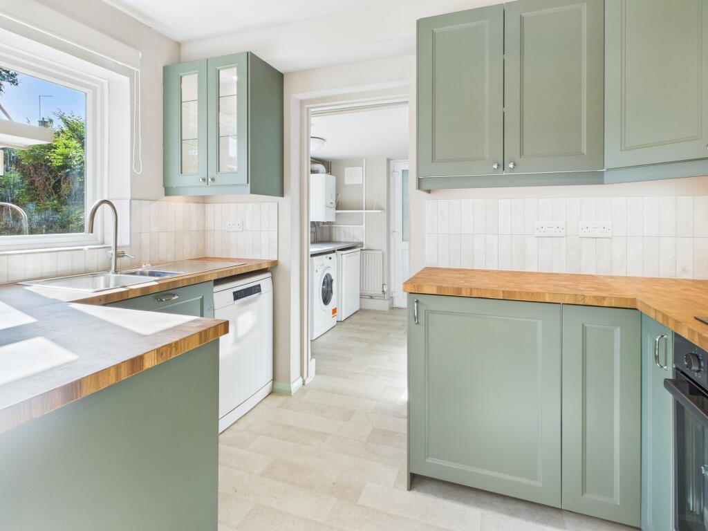 CAM02519G0-PR0333-STILL008