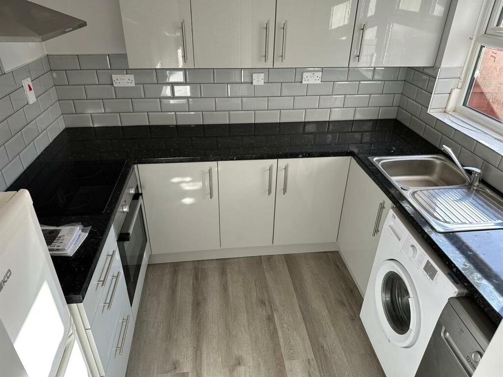 Kitchen  2 shot.jpg