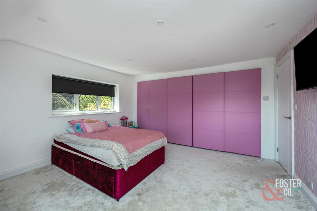 Eastwick Close, 3-006.jpg