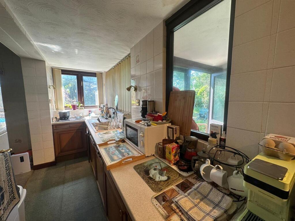 Kitchen/Dining Area