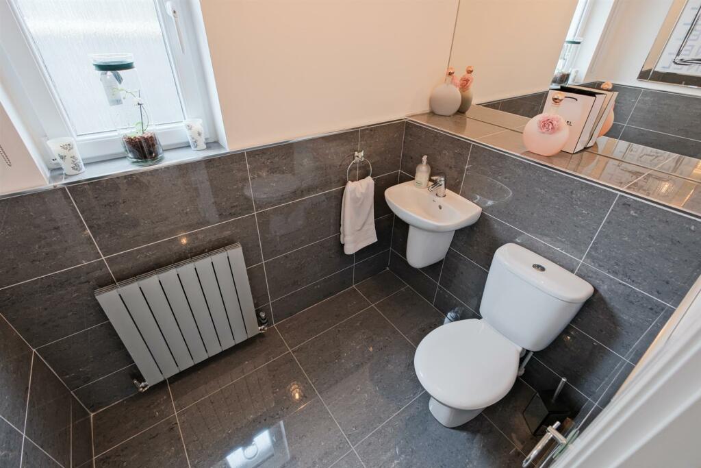 018-3 Burnhead Gardens Carluke ML8 4QL.jpg