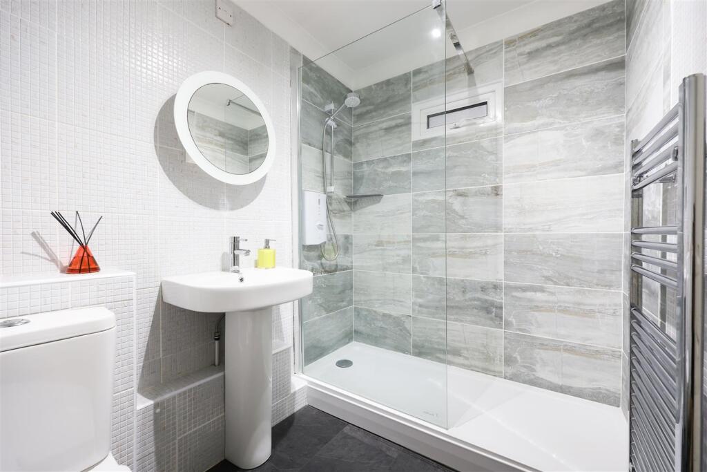 6 Colston Court 19.JPG