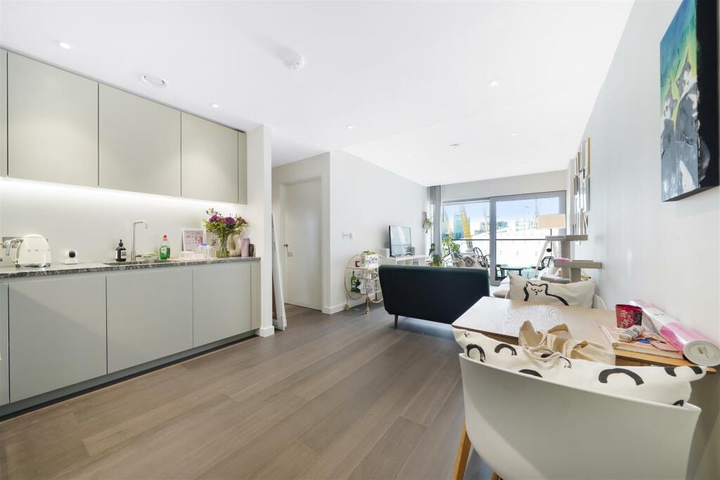 Flat 1202, 10 Cutter Lane - Iv9aj5Ou7EIBACvo7NaY.j
