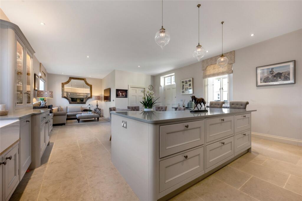 4 Fountain Court, Ufford