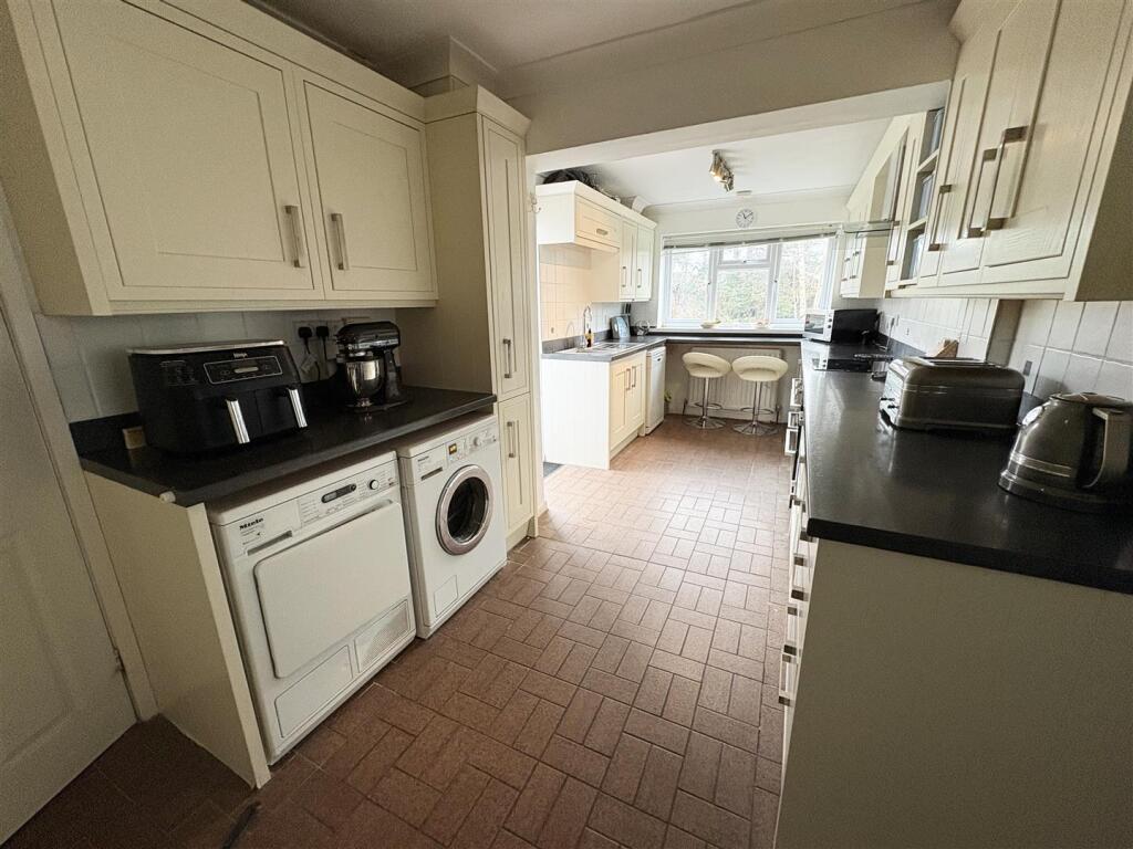 kitchen 3.jpg