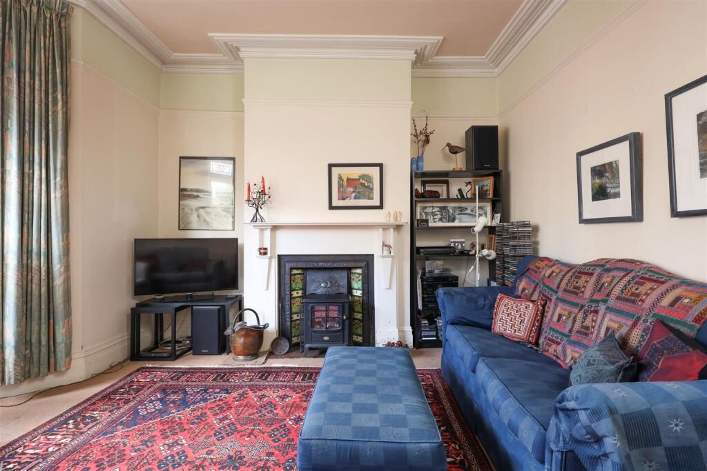 19 Cricklade Rd 2.JPG