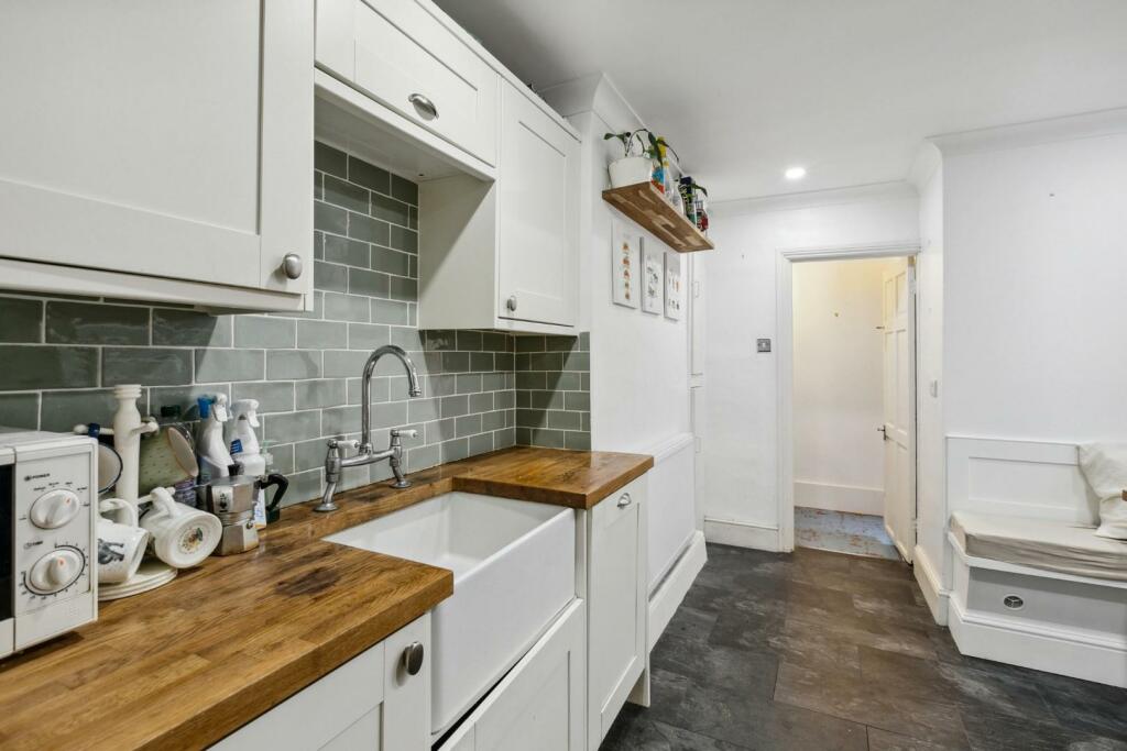 Kitchen (2).jpg