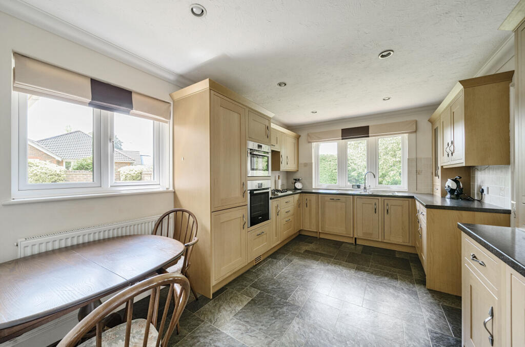 1290760-3-682b184...