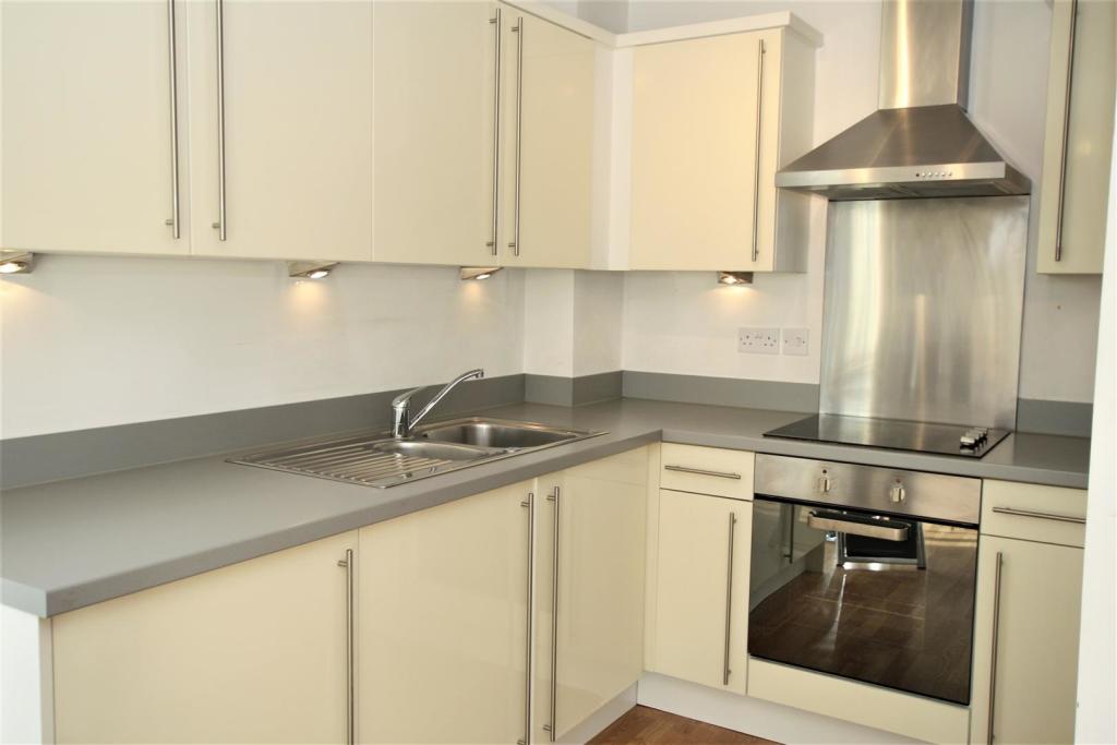 Kitchen 3.JPG