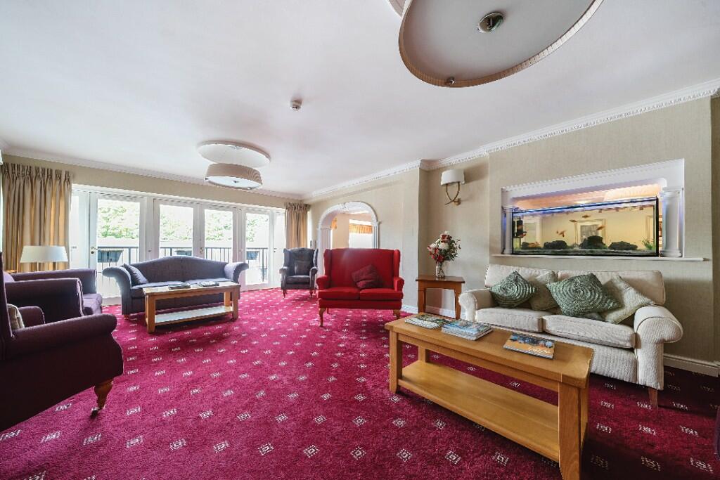 Owners Small Lounge 