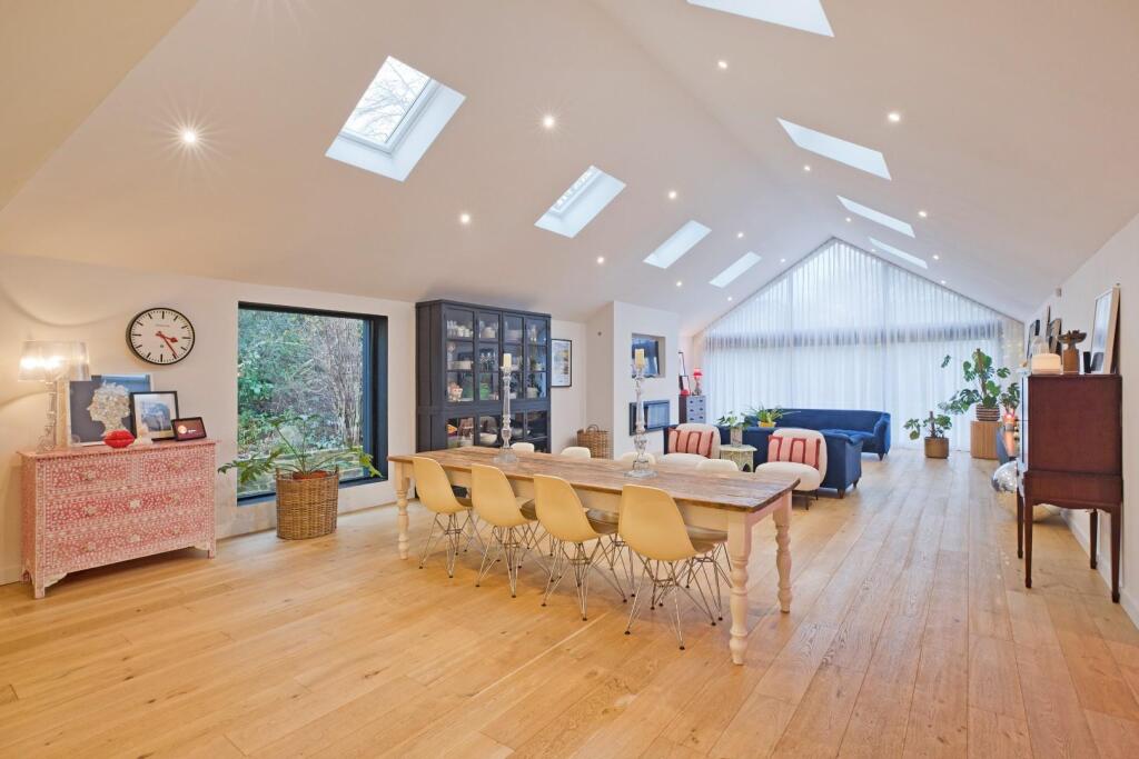 Living Area / Dining Kitchen