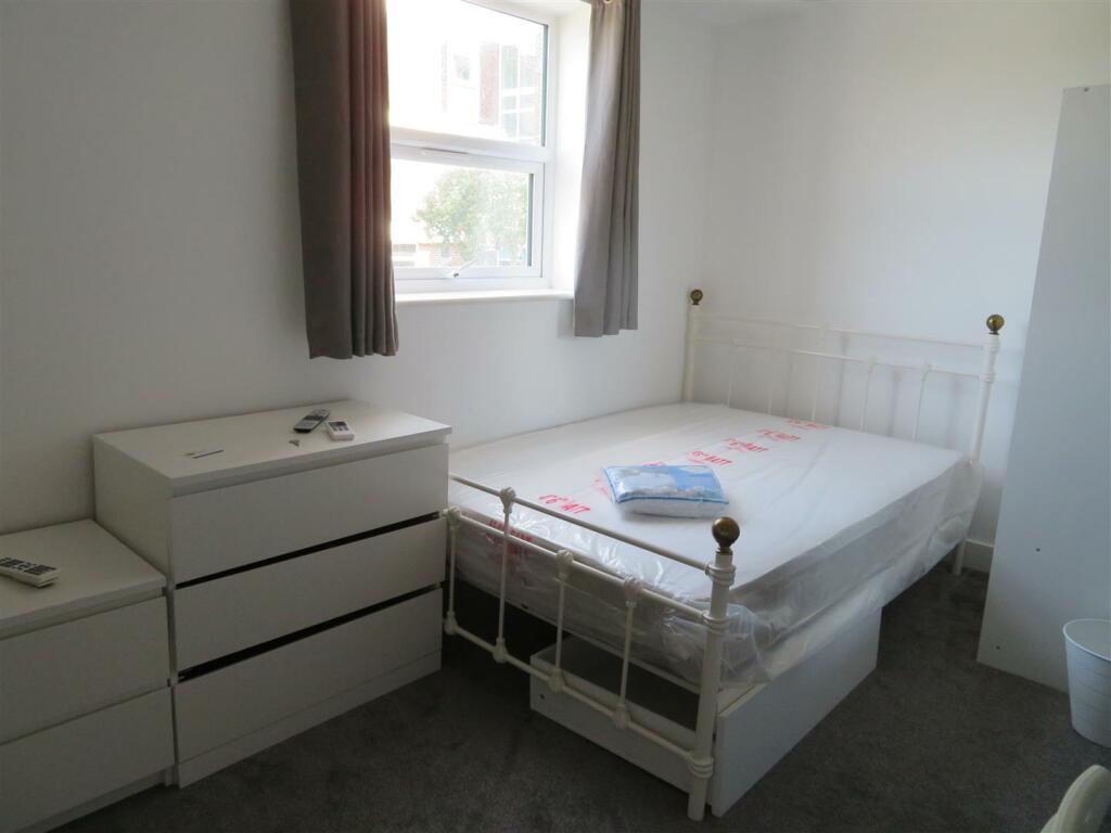 27 Rugby Bed4.JPG
