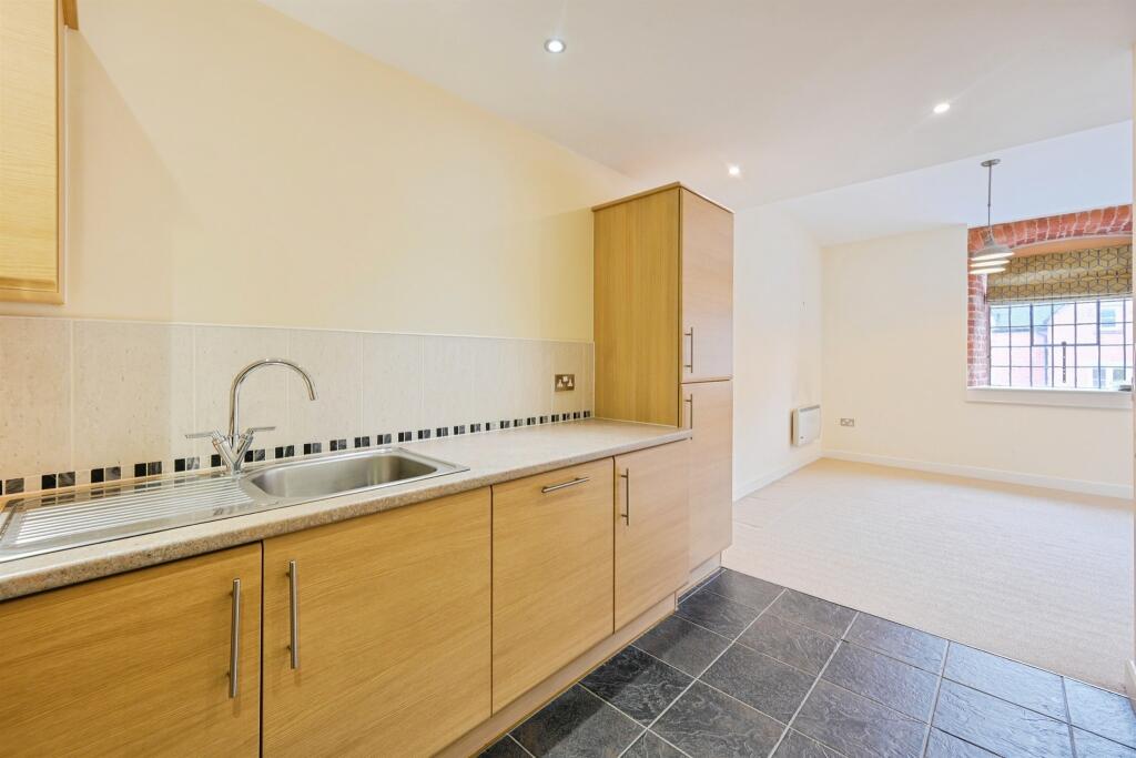 Kitchen Area: