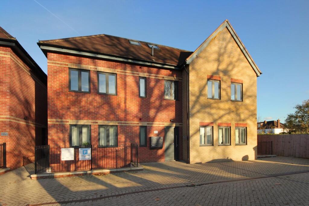 Gv- F2 - 34 Gunnersbury Ave (1).jpg