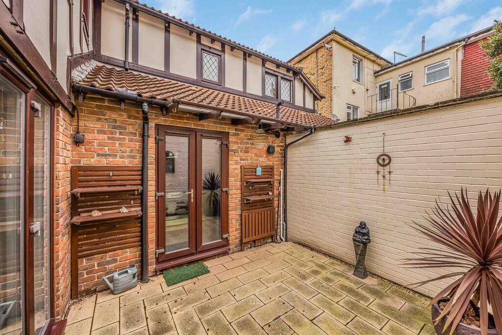 8 Westcliff Mews,...