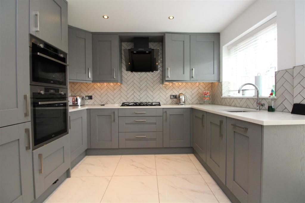 kitchen 2 .jpg