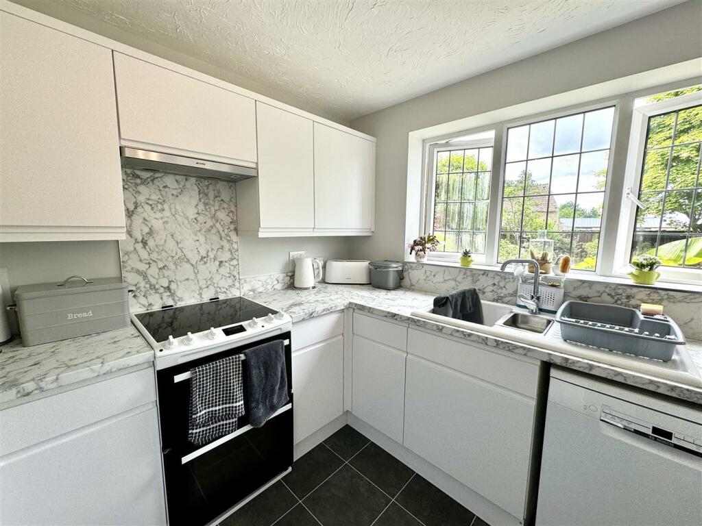 KITCHEN/BREAKFAST ROOM