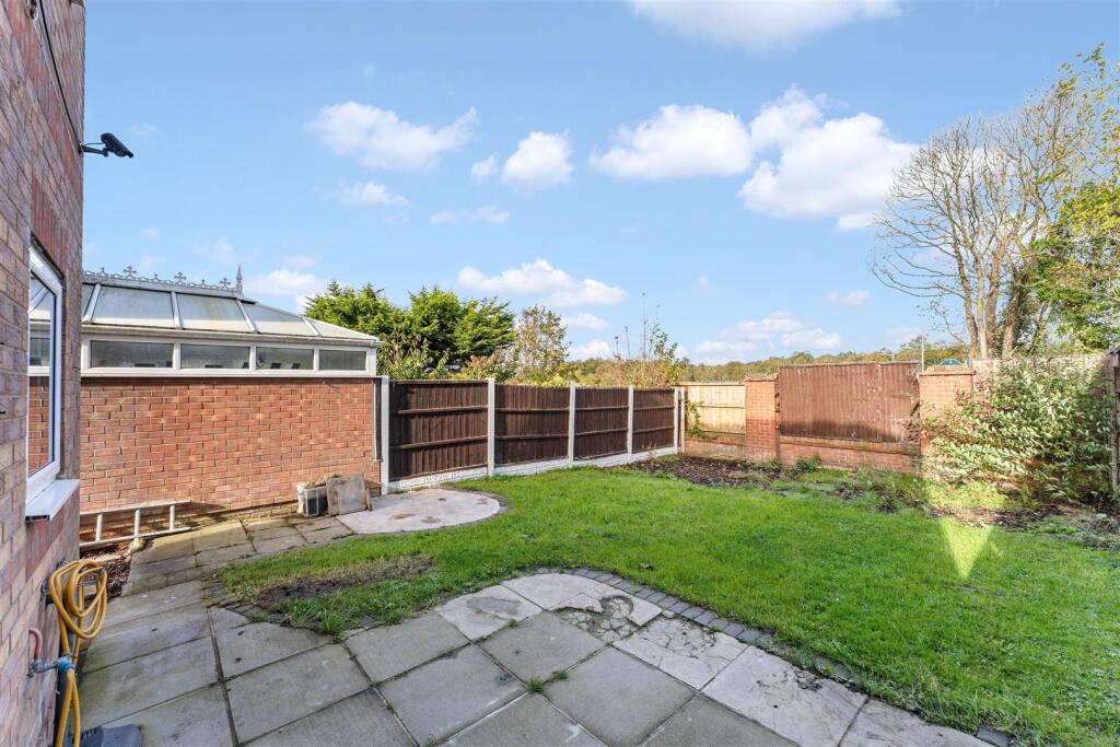 17 Newark Close garden.jpg