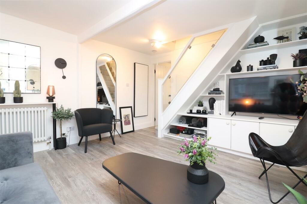 lounge 5.JPG