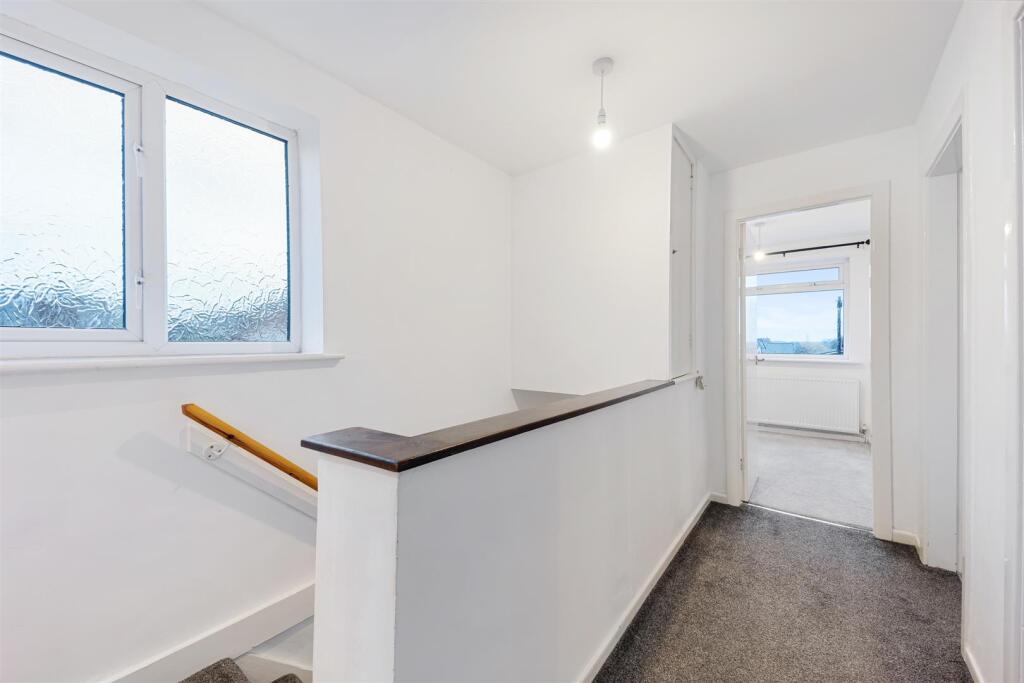 7 Epping Close landing.jpg