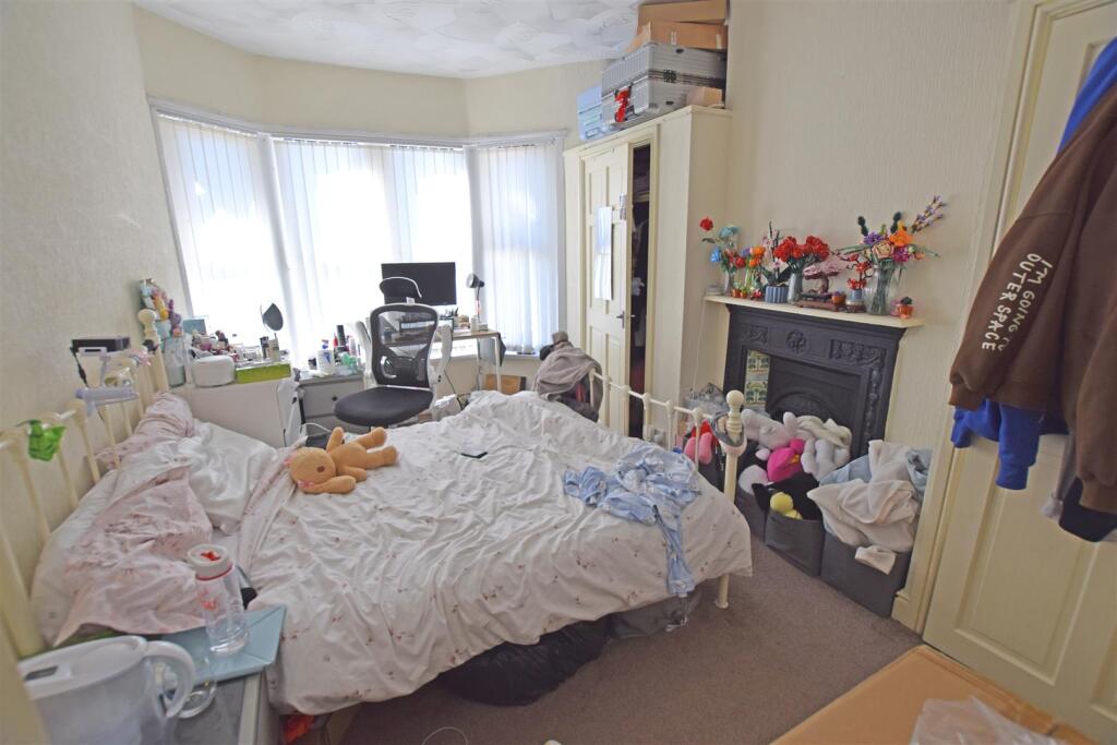 F/F Flat Front Bedroom No.1