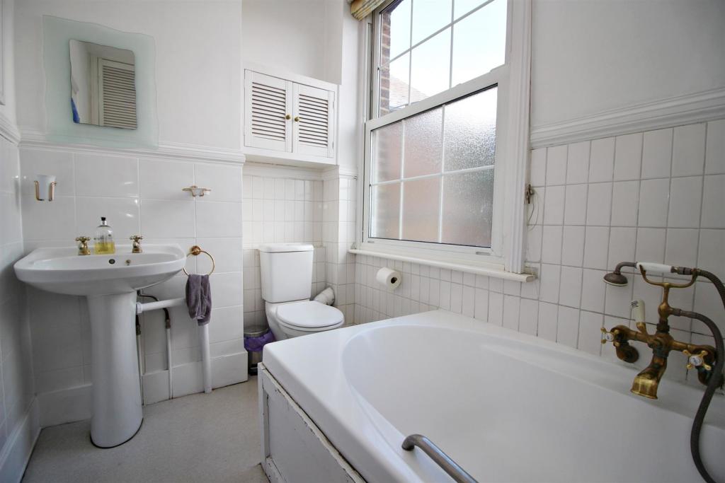 Bathroom.JPG