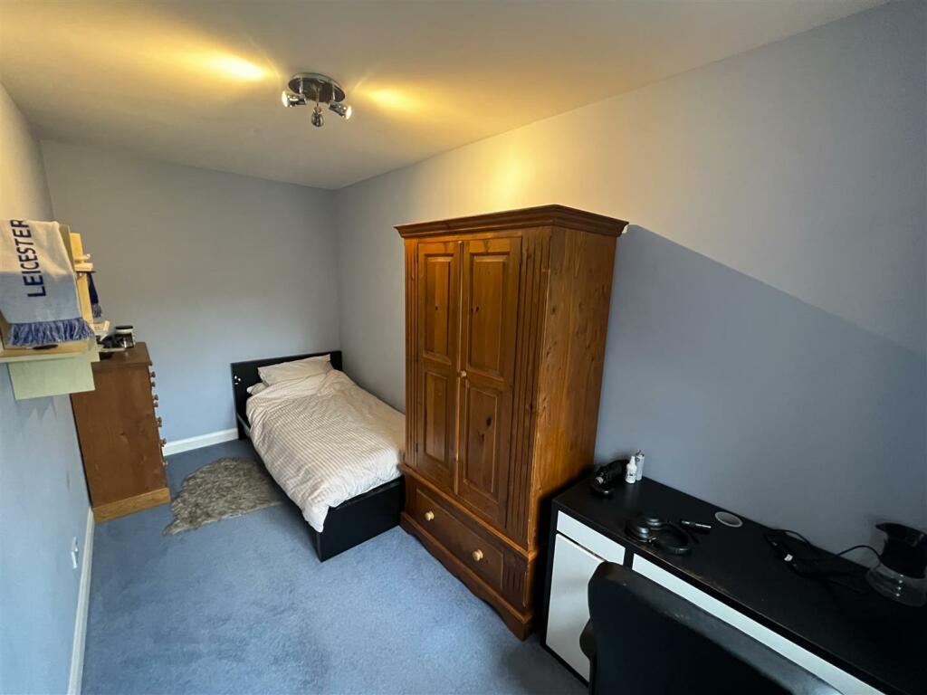 Bedroom 5.JPG