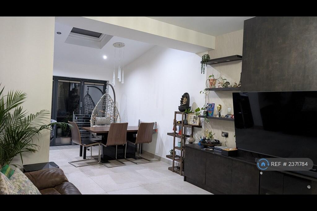 Family Room (Reception 2)