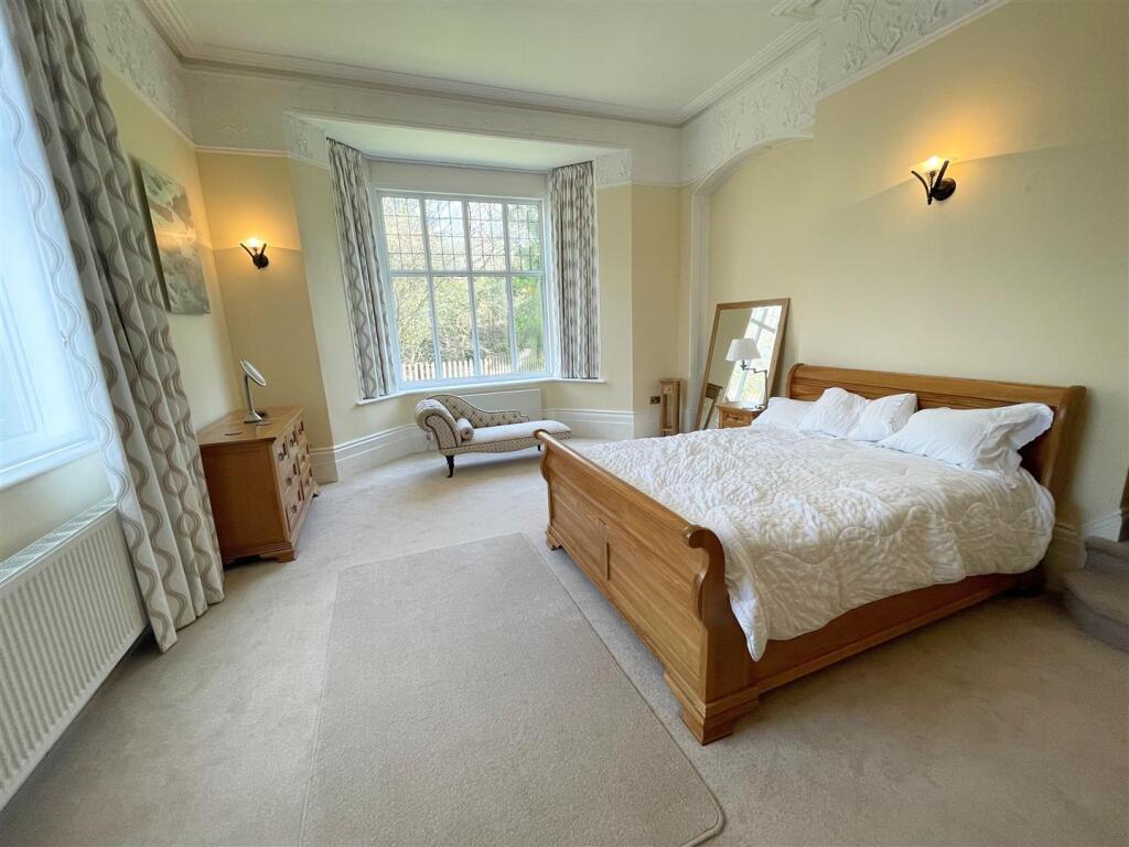 Bedroom 1.jpg