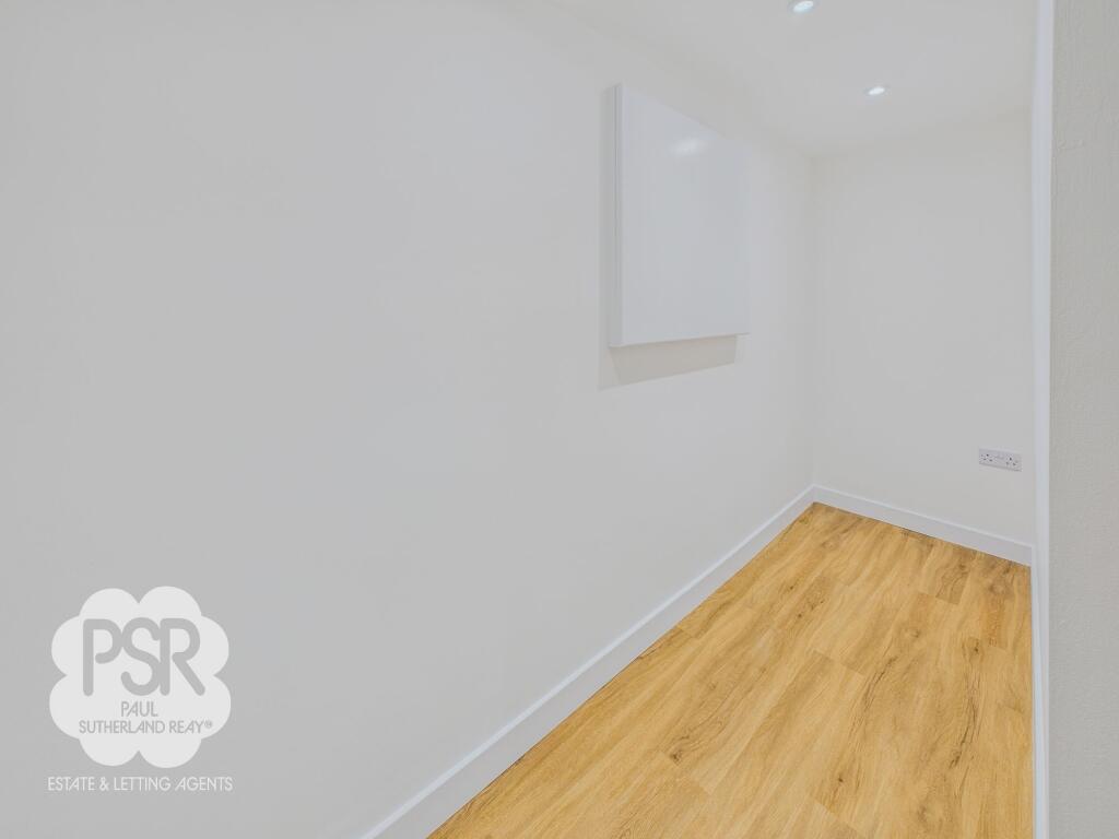 Lower Ground Floor Annexe Walk-in Wardrobe