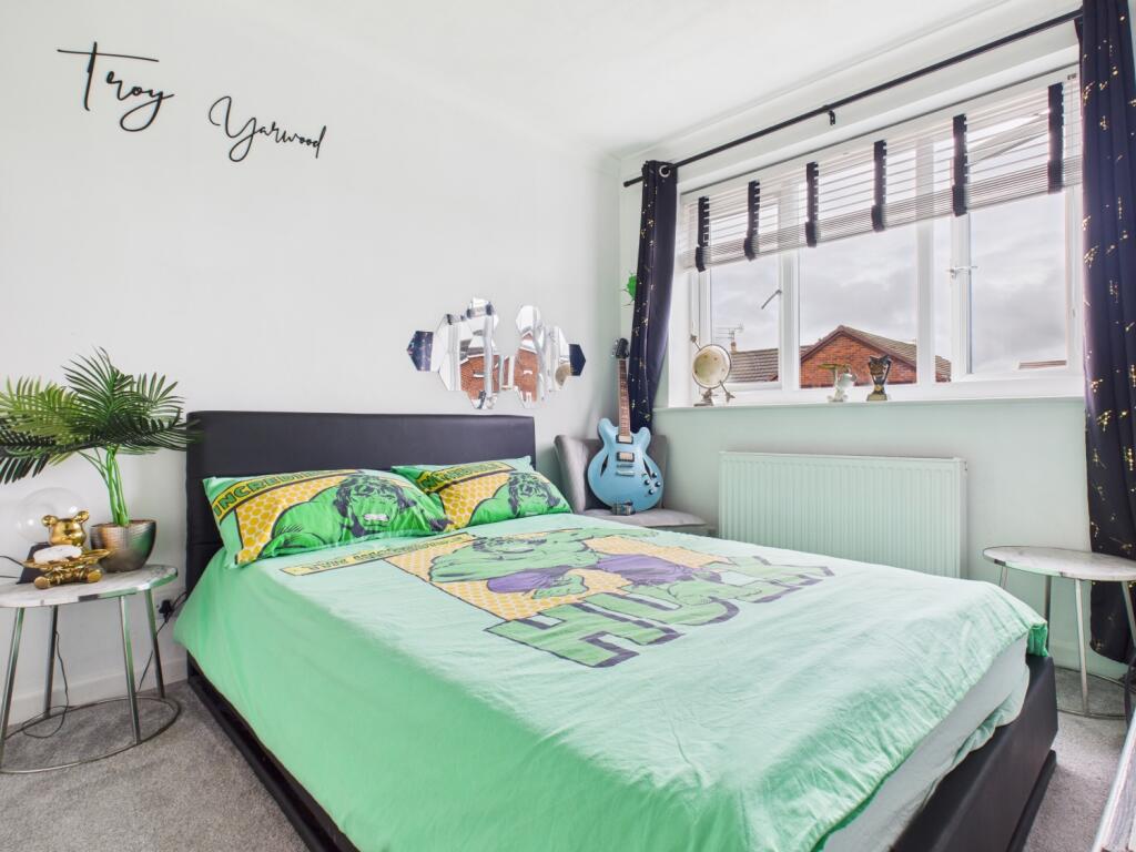 CAM03729G0-PR0173-STILL026