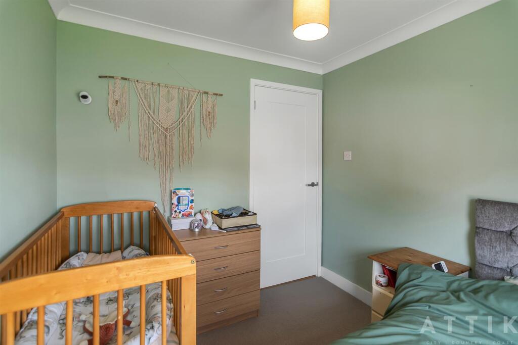 10 Queens Drive, Halesworth IP19 8DN (10).jpg