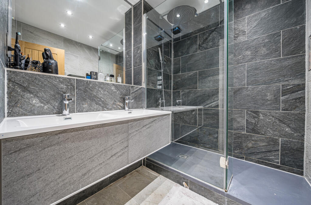 1374475-31-6904e1...