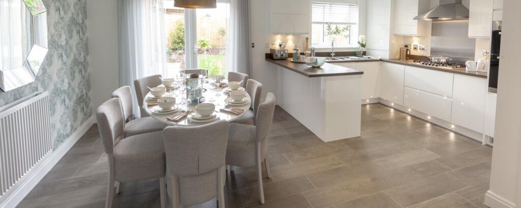 Kitchen &amp; Dining Roo