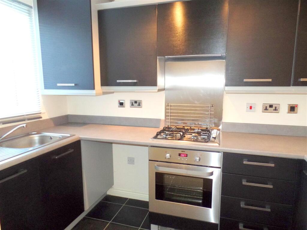 Border Court, Stoke - Kitchen