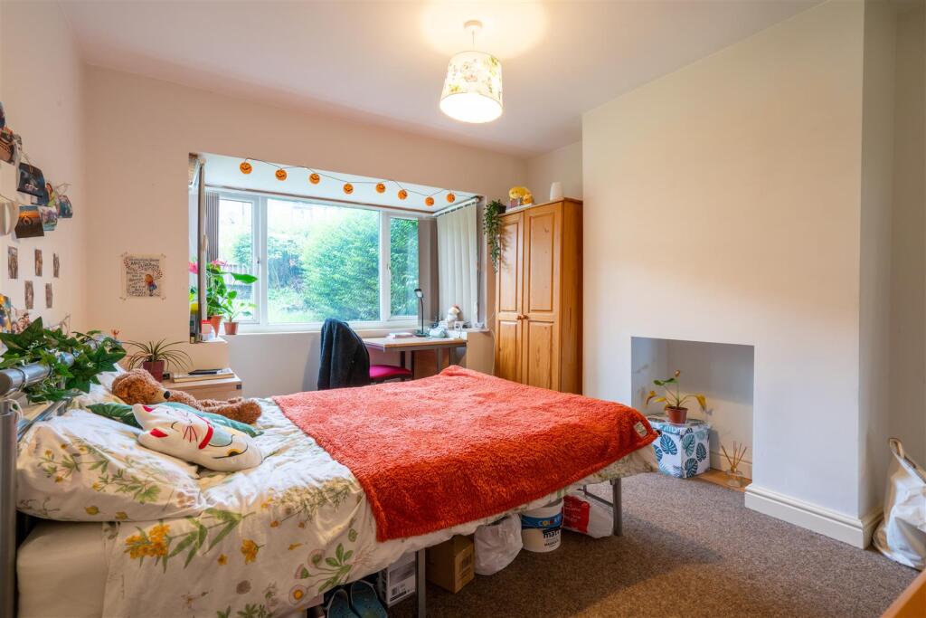 Bedroom 1.jpg