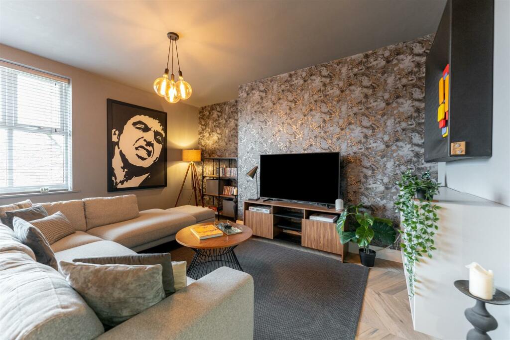 39 Royal House, Princes Gate - by Frame Studio 046